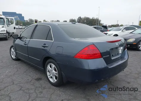 2006 Honda Accord 2.4 Ex z USA, uszkodzony, nr VIN 1HGCM56806A182749